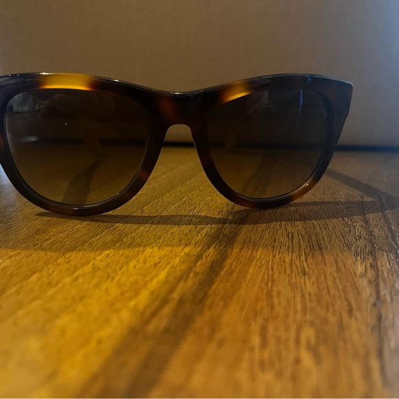 Salvatore Ferragamo sunglasses - Picture 2 of 6